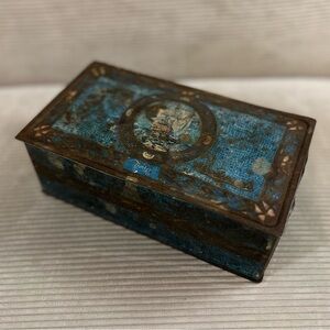 Vintage trinket box WOODWARD'S INNER CIRCLE CANDIES TIN BOX, CA. 1925